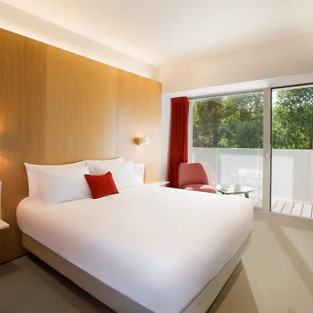 Western Divona קאור