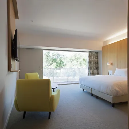 Western Divona קאור