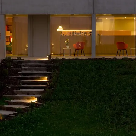 Western Divona מלון