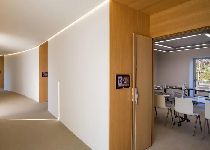 Western Divona Hotel