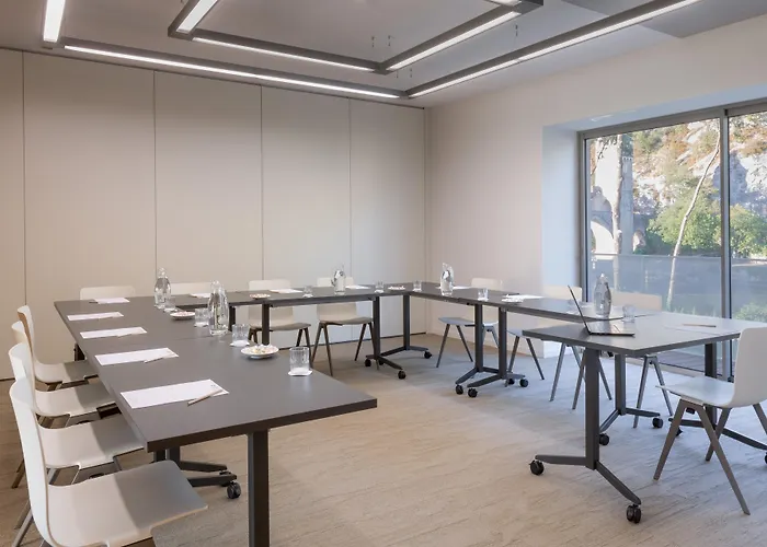 Western Divona Hotel