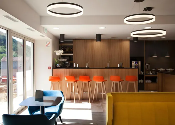 Western Divona Hotel