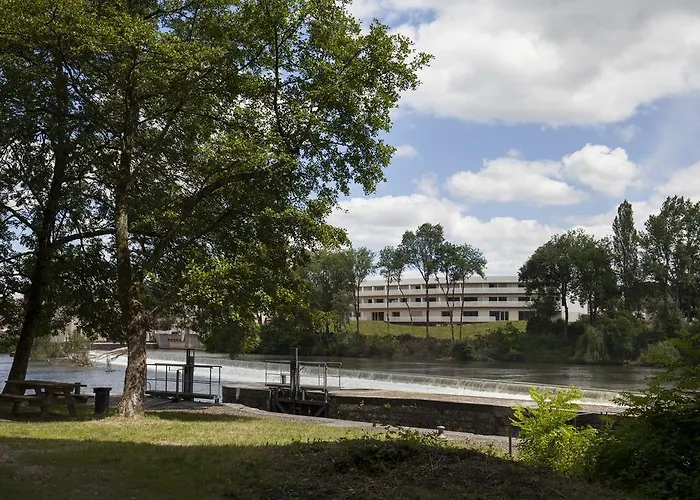 Western Divona Hotel